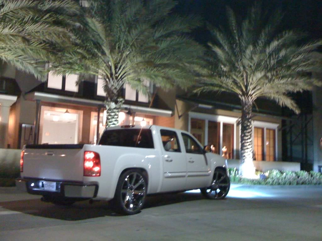 photo 2 GMC Sierra 2500HD custom wheels 26x, ET , tire size 295/30 R26. x ET