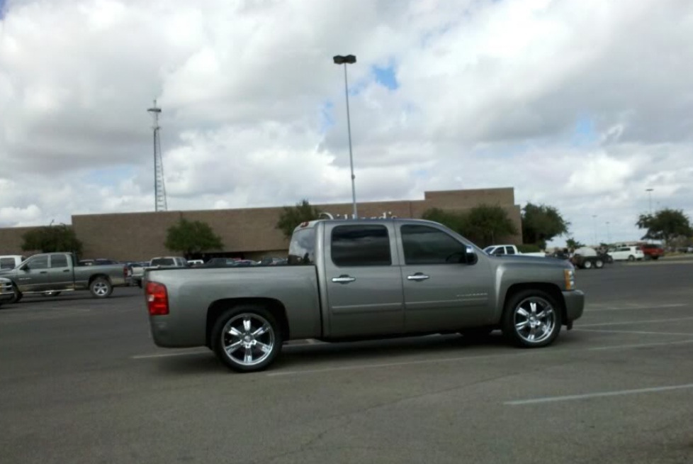 photo 1 GMC Sierra 1500HD Classic custom wheels 22x, ET , tire size 305/40 R22. x ET