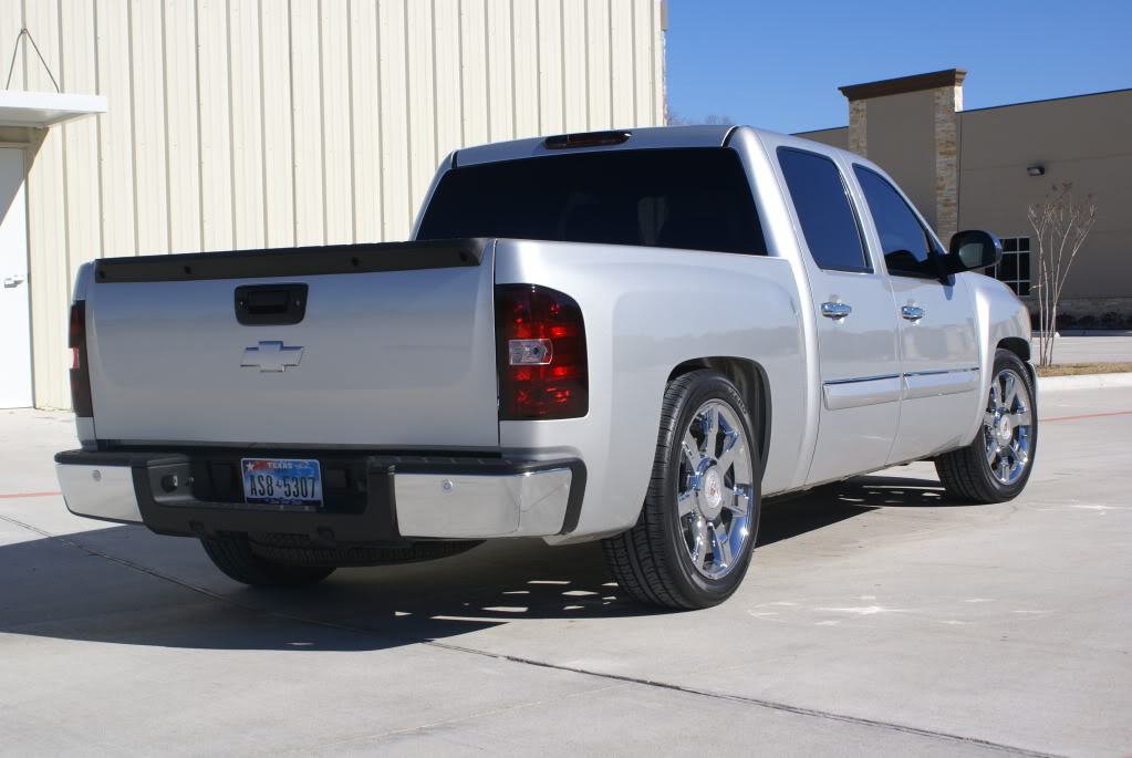 photo 3 Chevrolet Silverado 2500HD custom wheels OEM Cadillac Escaalde 22x, ET , tire size 275/45 R22. x ET 