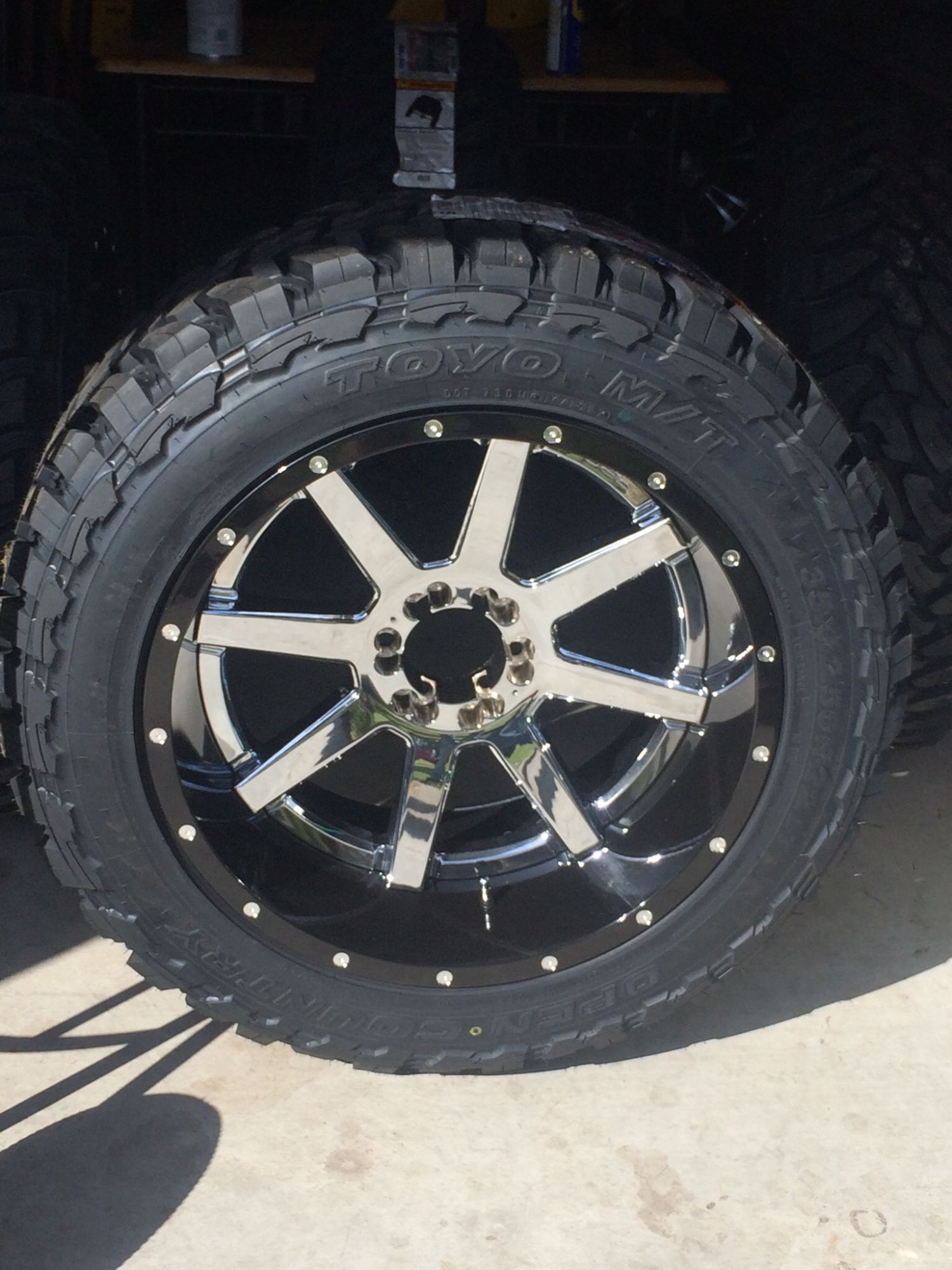photo 1 Ford F-150 custom wheels Fuel Maverick 22x12.0, ET -44, tire size 315/50 R22. x ET 