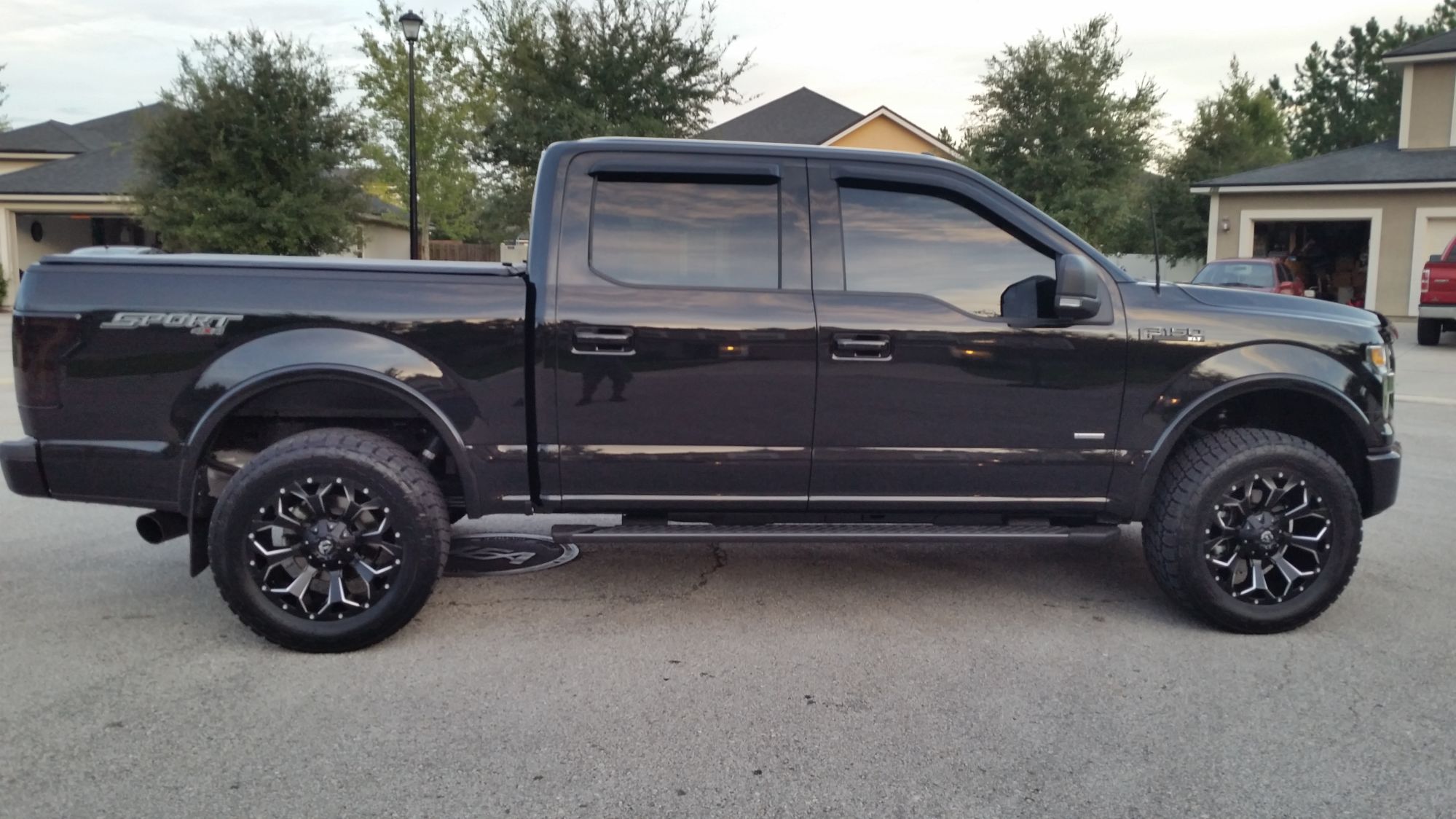 photo 3 Ford F-150 custom wheels Fuel Assault 20x9.0, ET 0, tire size 305/55 R20. x ET 