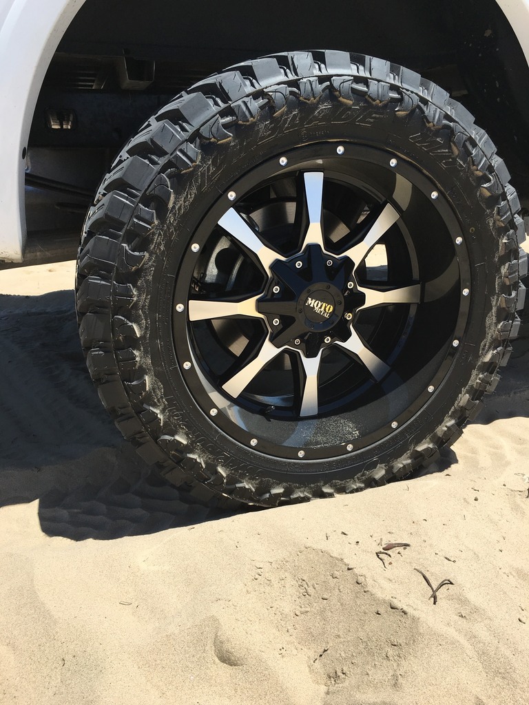 photo 1 Ford F-150 custom wheels Moto Metal  20x10.0, ET -24, tire size 315/50 R20. x ET 