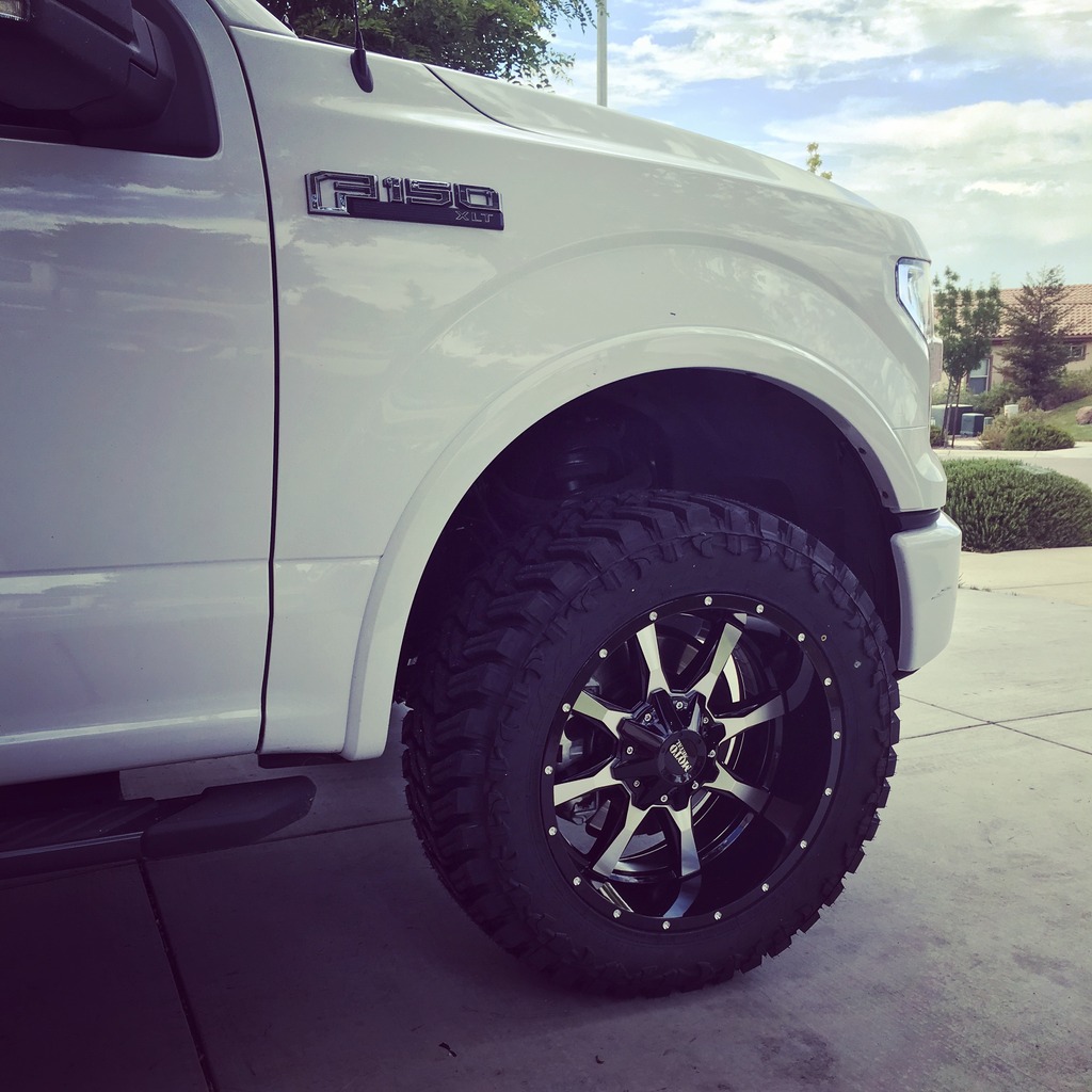 photo 2 Ford F-150 custom wheels Moto Metal  20x10.0, ET -24, tire size 315/50 R20. x ET 