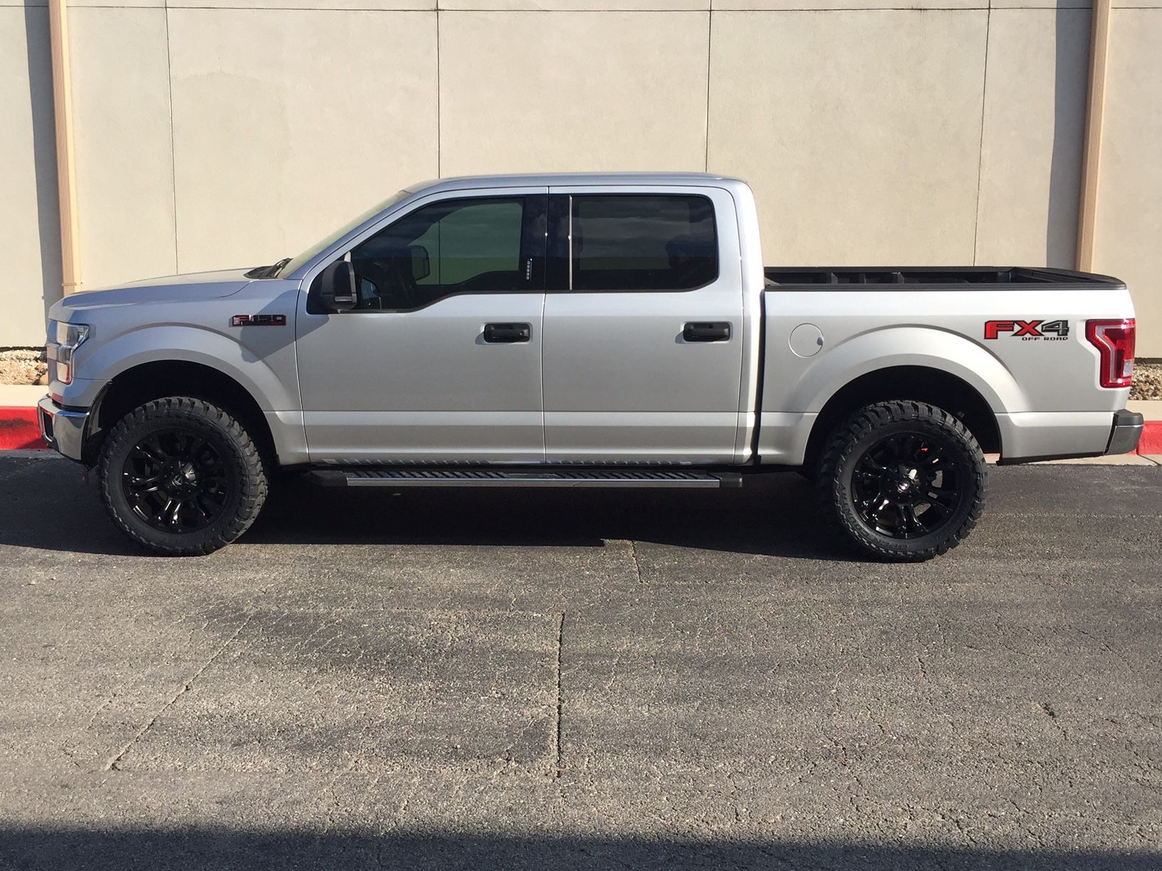 photo 3 Ford F-150 custom wheels Fuel Vapor 20x9.0, ET +1, tire size 315/50 R20. x ET 