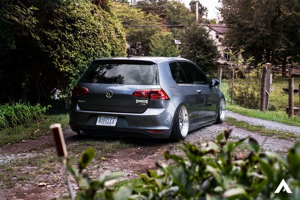 photo 2 Volkswagen GTI custom wheels ESR SR01 17x8.5, ET +25, tire size 215/40 R17. 19x9.5 ET+22