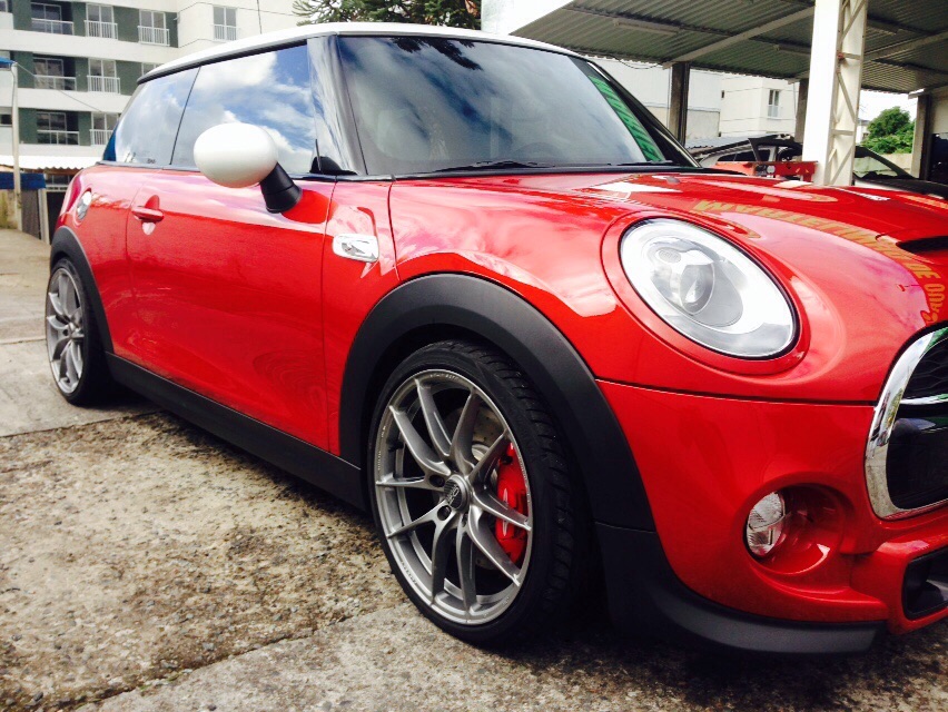 photo 4 MINI Cooper S custom wheels OZ  Leggera HLT 18x8.0, ET +48, tire size 215/35 R18. x ET 