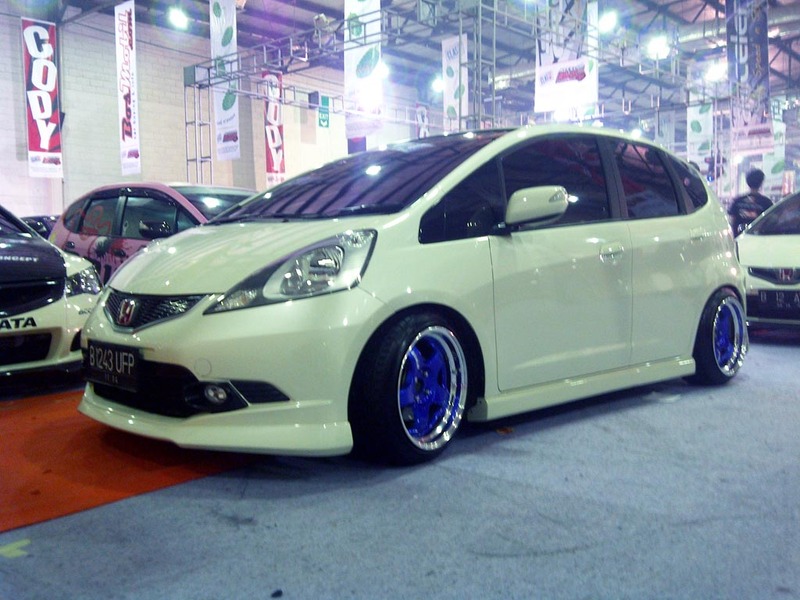 photo 3 Honda Fit custom wheels Work Meister S1 16x8.5, ET +35, tire size 195/45 R16. 16x9.5 ET+26 205/45 R16