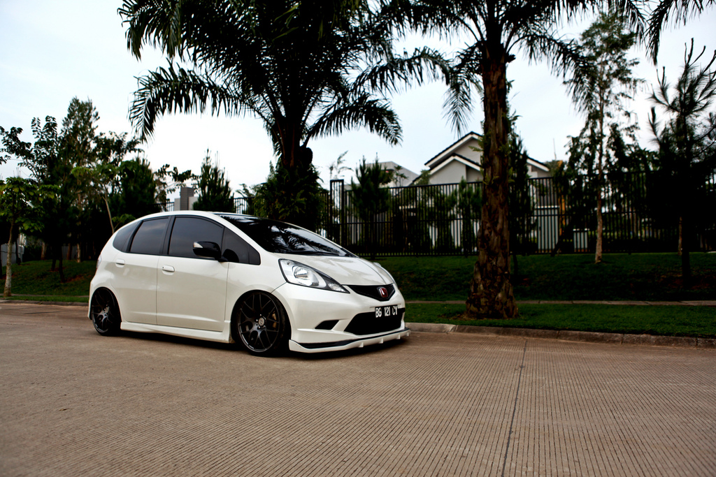 photo 3 Honda Fit custom wheels HRE P40 18x8.0, ET +42, tire size 215/35 R18. 18x9.0 ET+42 