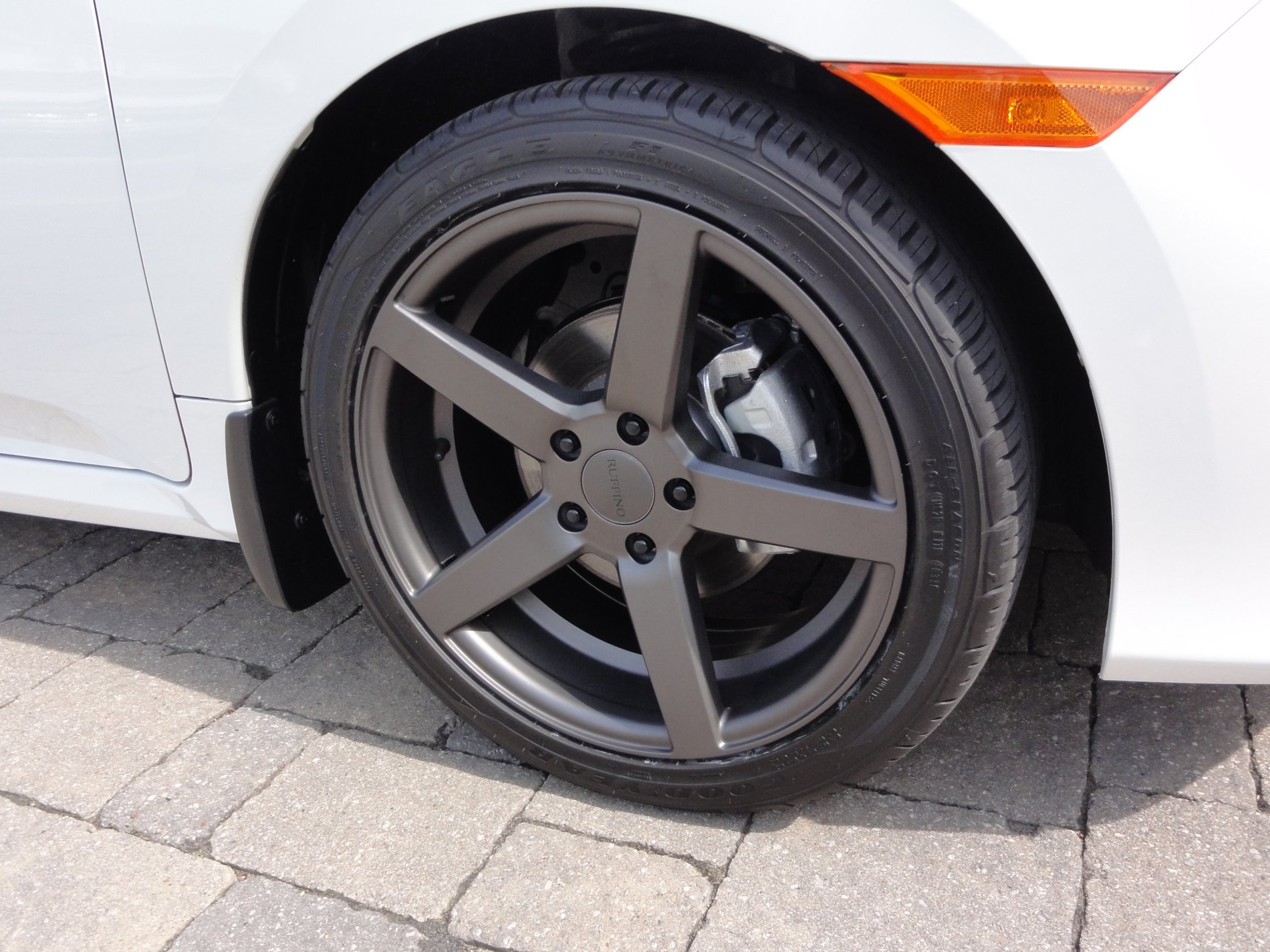photo 2 Honda Civic custom wheels Ruffino Boss  18x8.0, ET +42, tire size 245/40 R18. x ET 