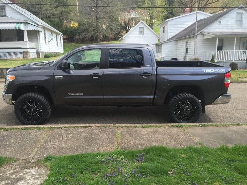 photo 1 Toyota Tundra custom wheels Fuel  Mavericks D538 20x10.0, ET -12, tire size 315/50 R20. x ET 