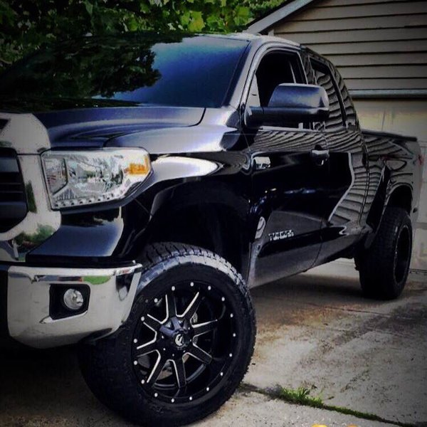 photo 1 Toyota Tundra custom wheels Fuel  Mavericks  20x10.0, ET -24, tire size 275/60 R20. x ET 