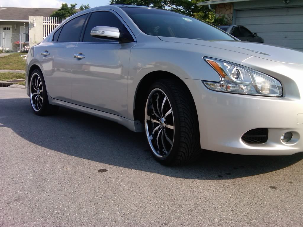 photo 1 Nissan Maxima custom wheels Lexani LSS-10 20x8.5, ET , tire size 245/35 R20. x ET 