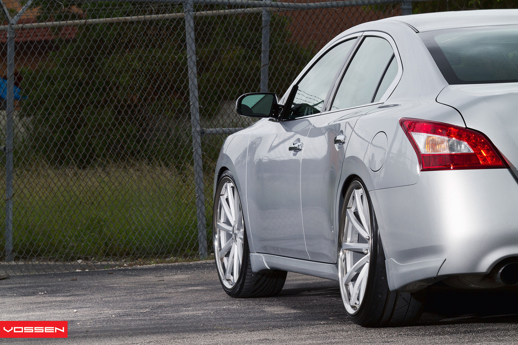 photo 1 Nissan Maxima custom wheels   22x9.0, ET , tire size X R22. 22x10.5 ET 
