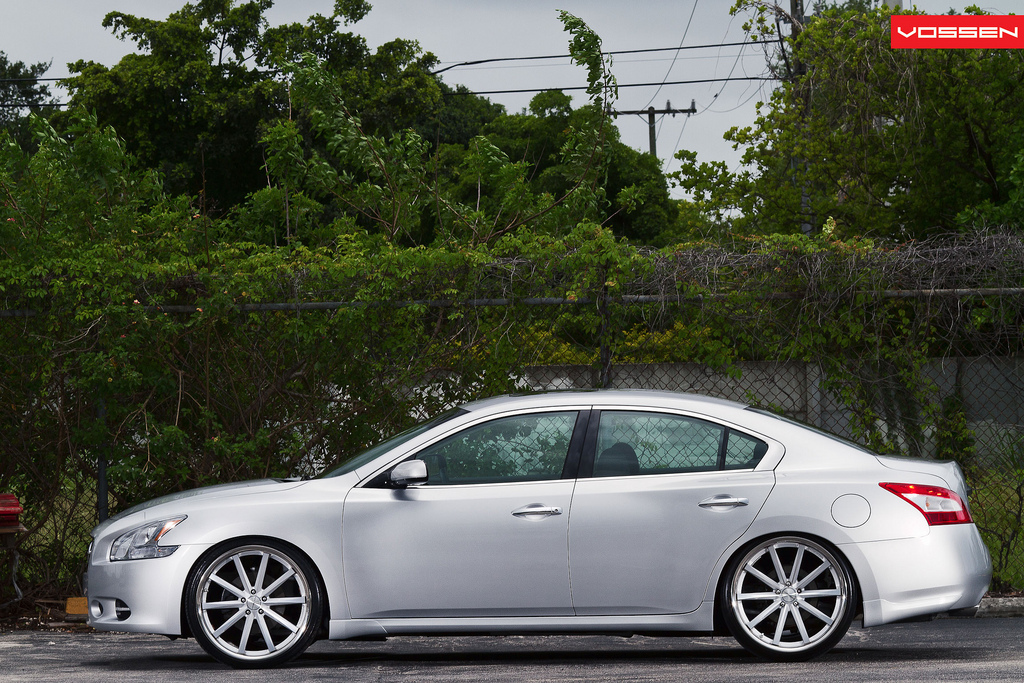 photo 4 Nissan Maxima custom wheels   22x9.0, ET , tire size X R22. 22x10.5 ET 