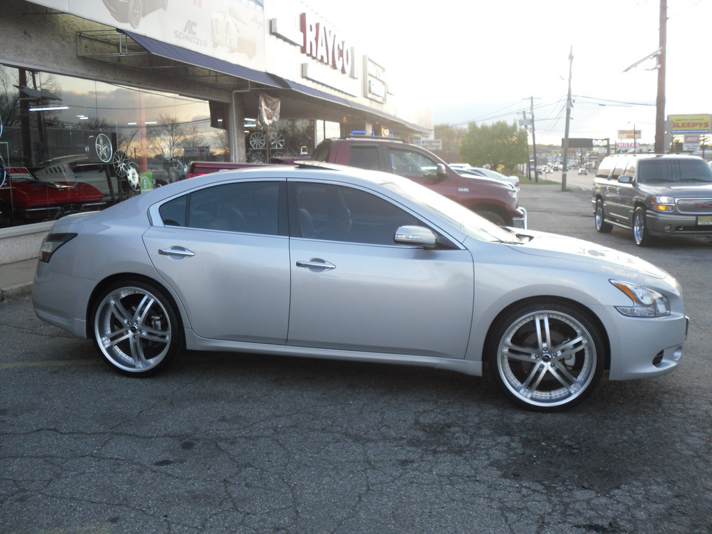 photo 2 Nissan Maxima custom wheels Status Knighr 5 22x8.5, ET , tire size X R22. x ET 