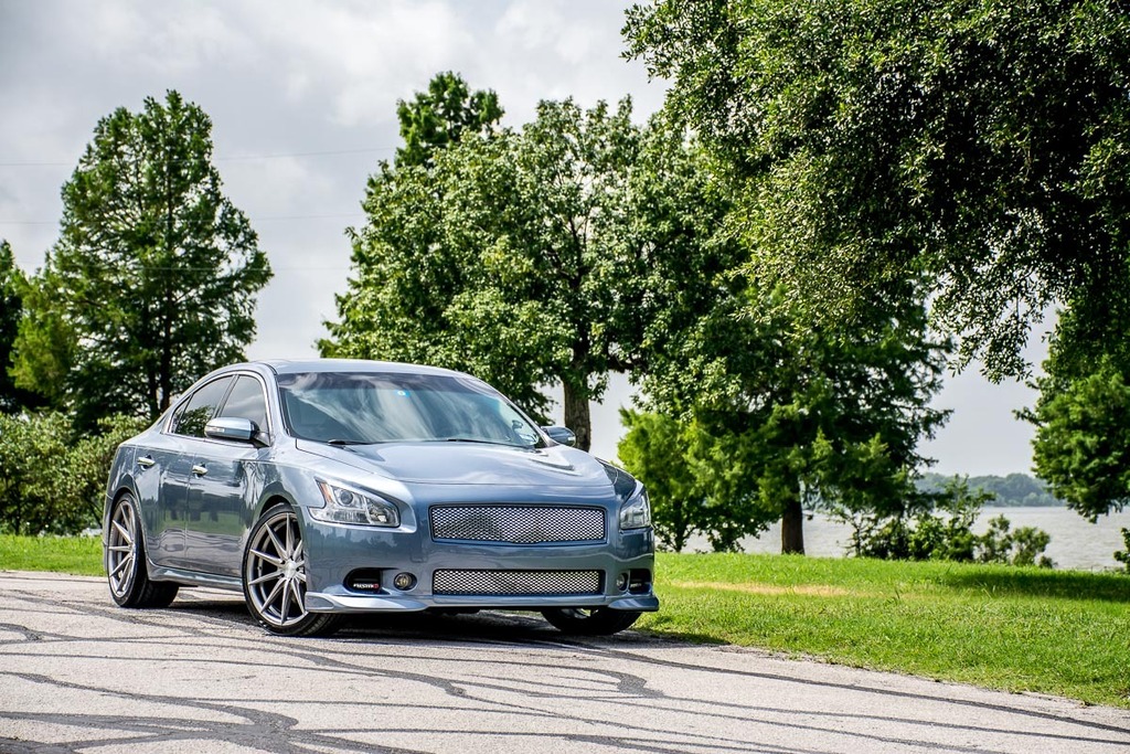photo 2 Nissan Maxima custom wheels Rohana RF1 20x9.0, ET +35, tire size 255/35 R20. 20x10.0 ET+45 285/30 R20