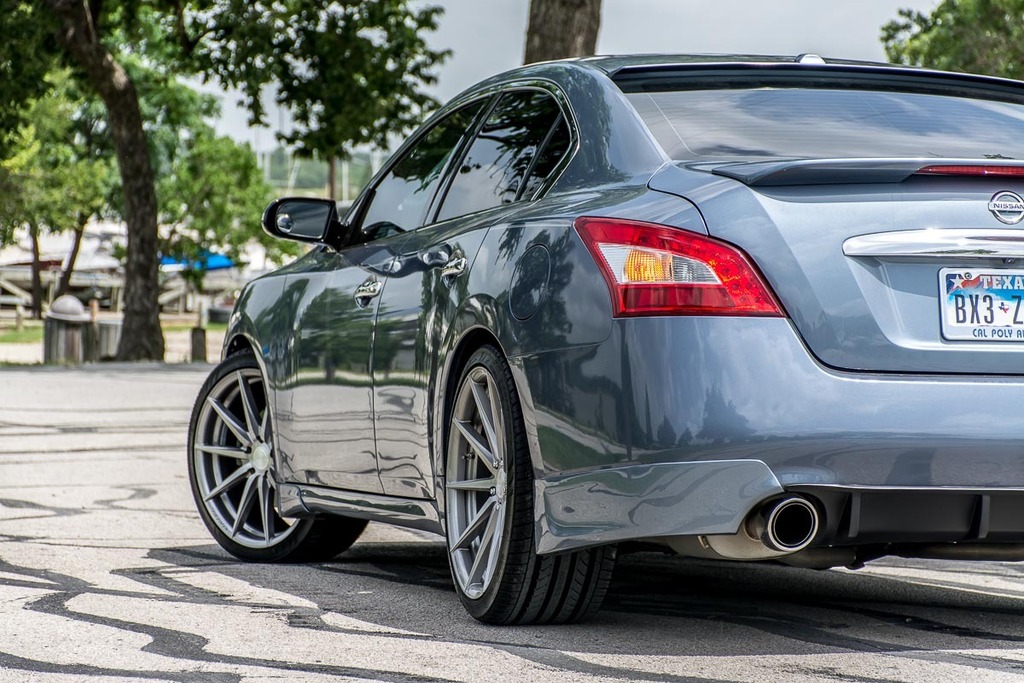 photo 3 Nissan Maxima custom wheels Rohana RF1 20x9.0, ET +35, tire size 255/35 R20. 20x10.0 ET+45 285/30 R20