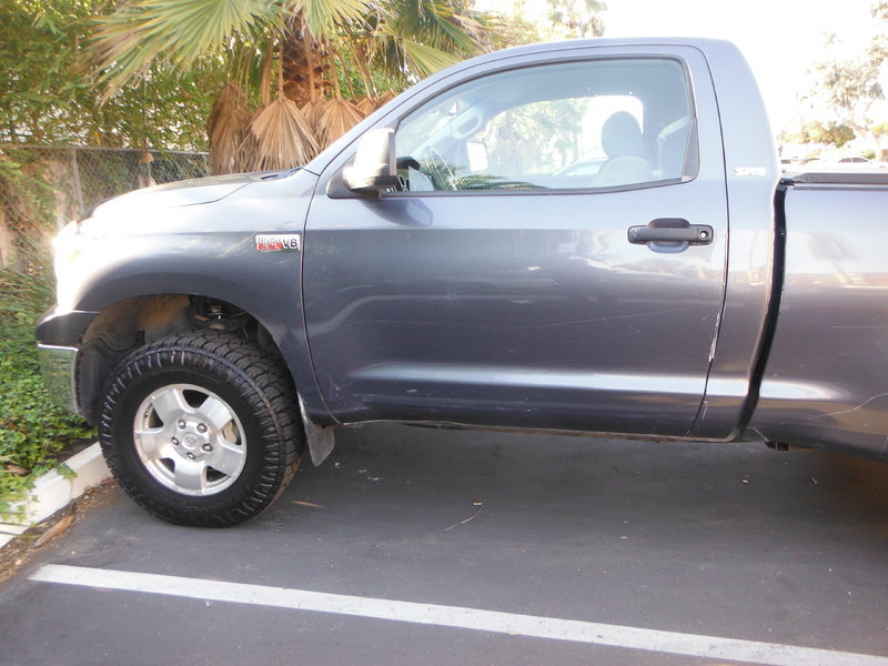 photo 1 Toyota Tundra custom wheels Stock Stock 18x, ET , tire size 285/75 R18. x ET 