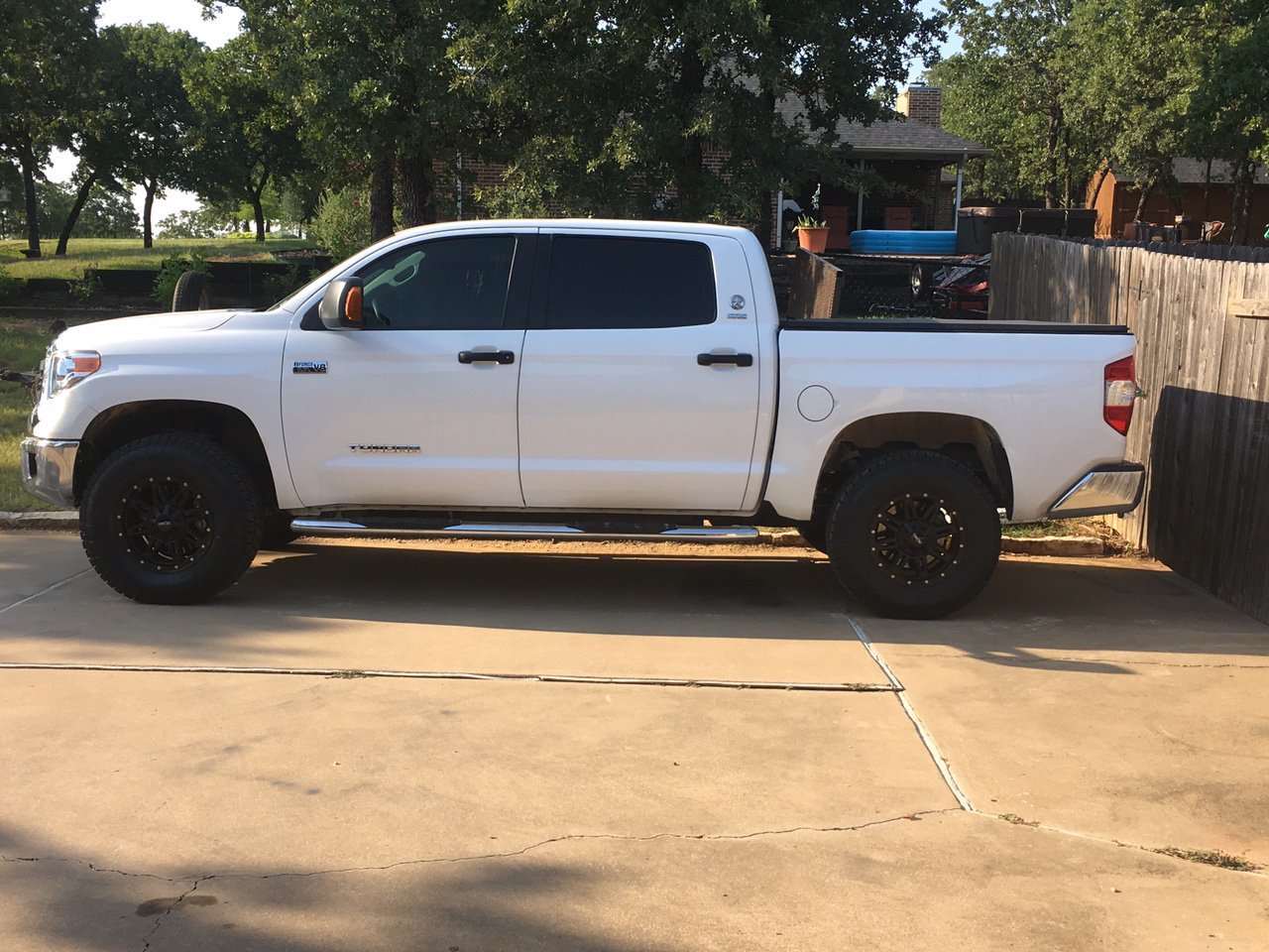 photo 2 Toyota Tundra custom wheels Vision Incline 400  18x9.0, ET +25, tire size 295/70 R18. x ET 
