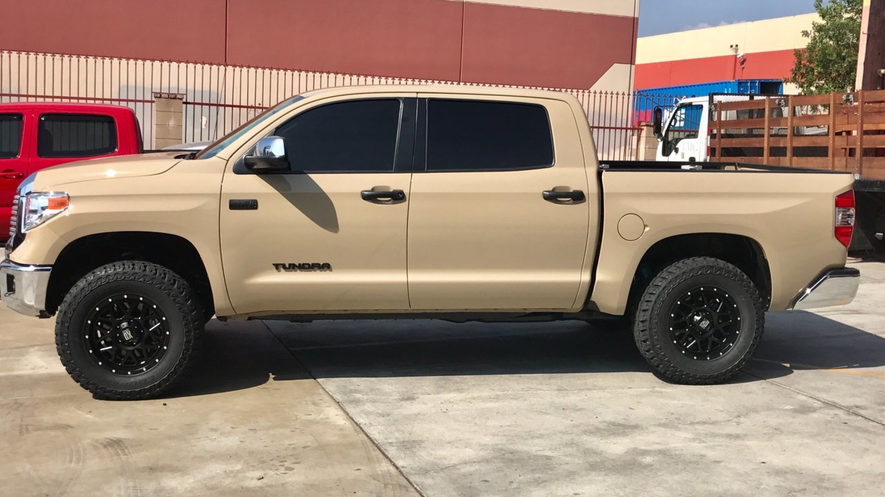 photo 1 Toyota Tundra custom wheels KMC  XD 820 Grenades 18x9.0, ET +18, tire size 295/70 R18. x ET 