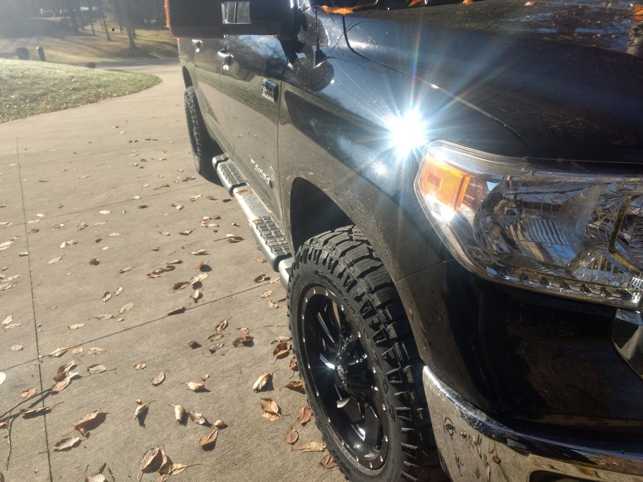 photo 2 Toyota Tundra custom wheels Fuel Cleaver D574 20x9.0, ET +20, tire size 275/60 R20. x ET 