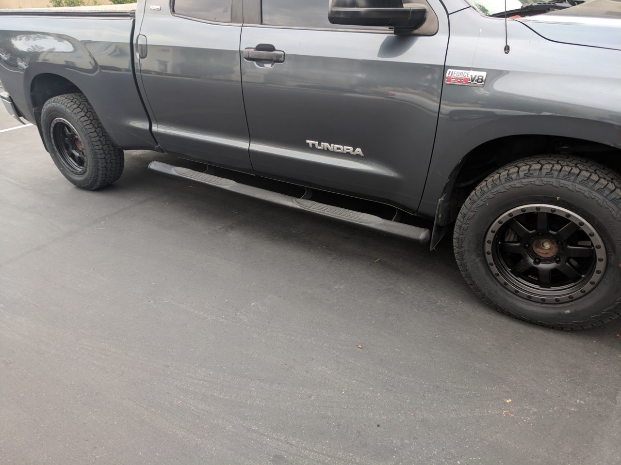 photo 1 Toyota Tundra custom wheels Fuel D552 TROPHY 18x9.0, ET +20, tire size 285/65 R18. x ET 