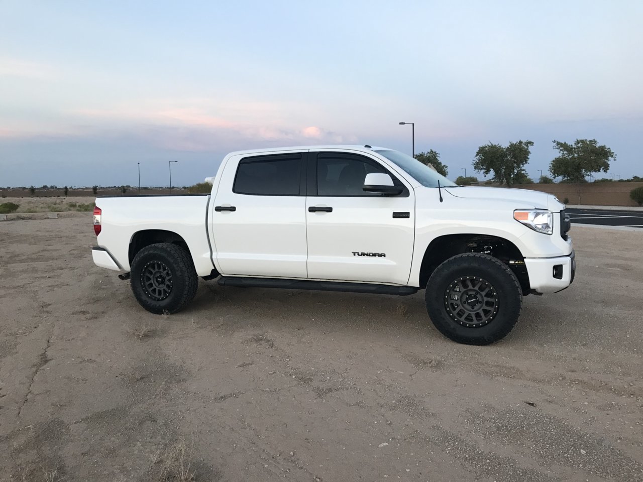 photo 2 Toyota Tundra custom wheels Method Race Wheels 309 GRID Titanium 18x, ET +18, tire size 285/75 R18. x ET 