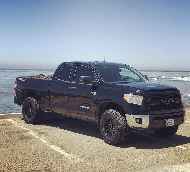 photo 1 Toyota Tundra custom wheels Fuel Vectors  D579 18x, ET +20, tire size 305/65 R18. x ET 