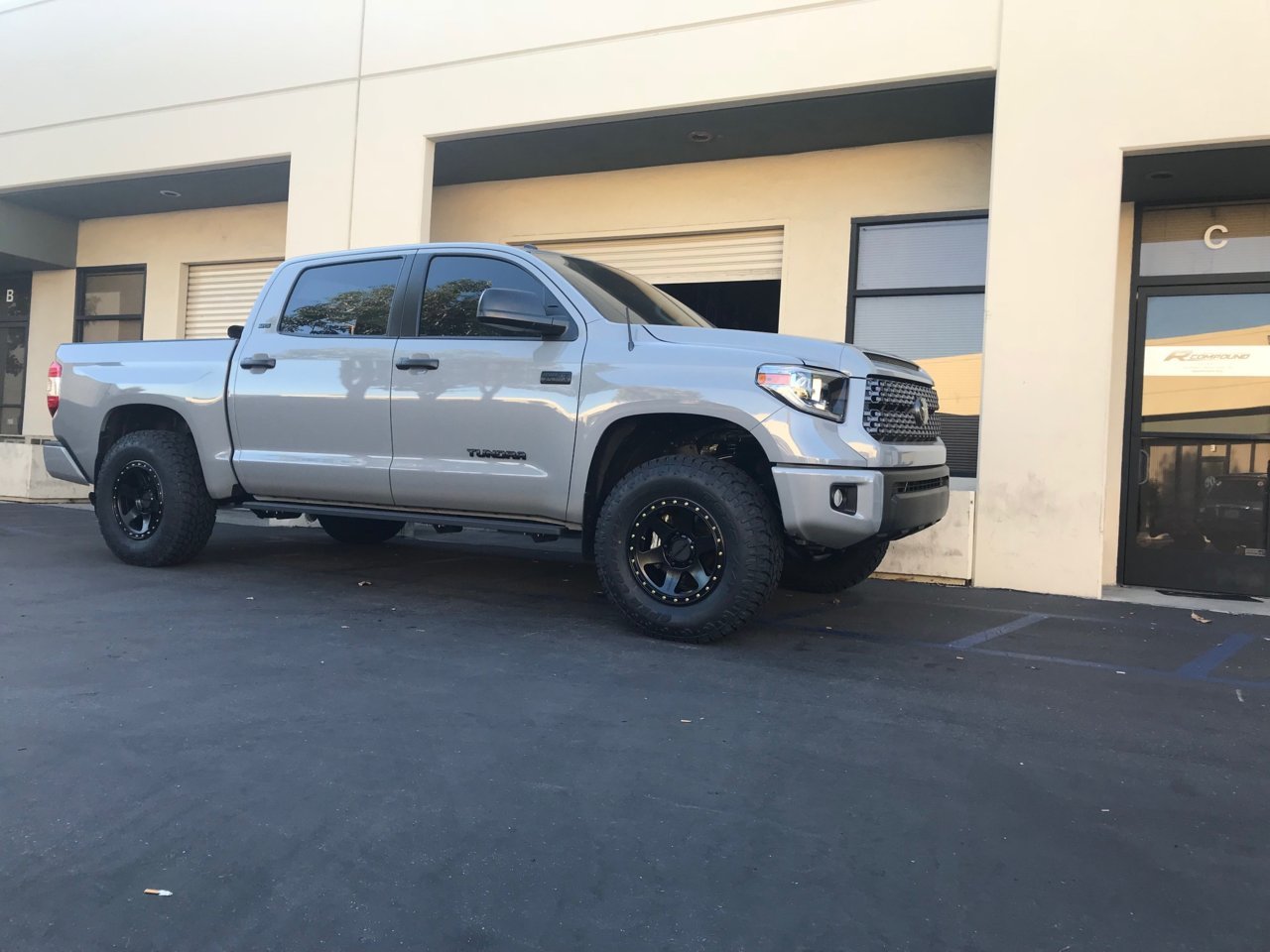 photo 1 Toyota Tundra custom wheels Method Race Wheels MR310 Con6 18x9.0, ET +18, tire size 295/70 R18. x ET 