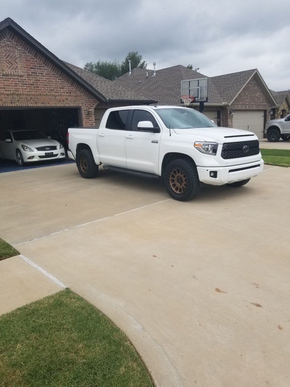 photo 1 Toyota Tundra custom wheels Method Race Wheels NV 305 Bronze 20x9.0, ET +25, tire size 275/60 R20. x ET 