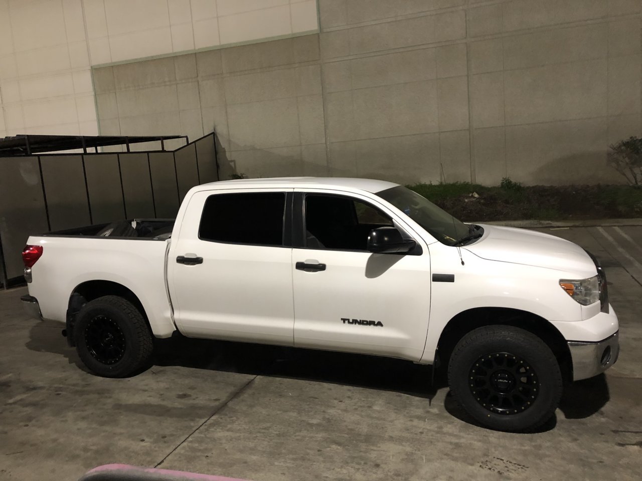 photo 1 Toyota Tundra custom wheels Method Race Wheels NV 305  18x9.0, ET +25, tire size 285/65 R18. x ET 