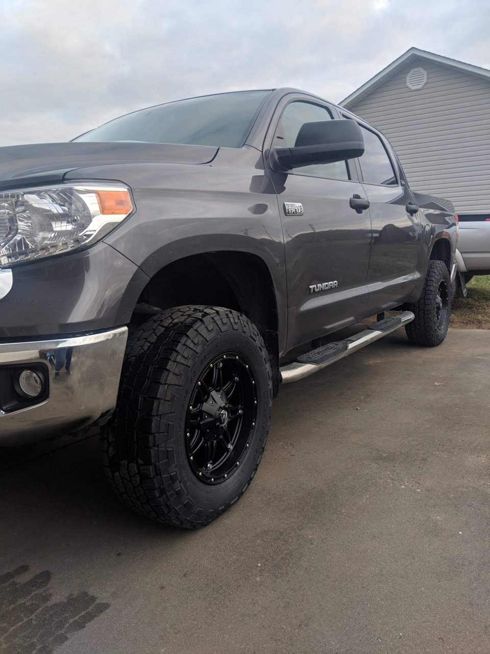photo 2 Toyota Tundra custom wheels Fuel Hostage D531 18x9.0, ET +20, tire size 275/70 R18. x ET