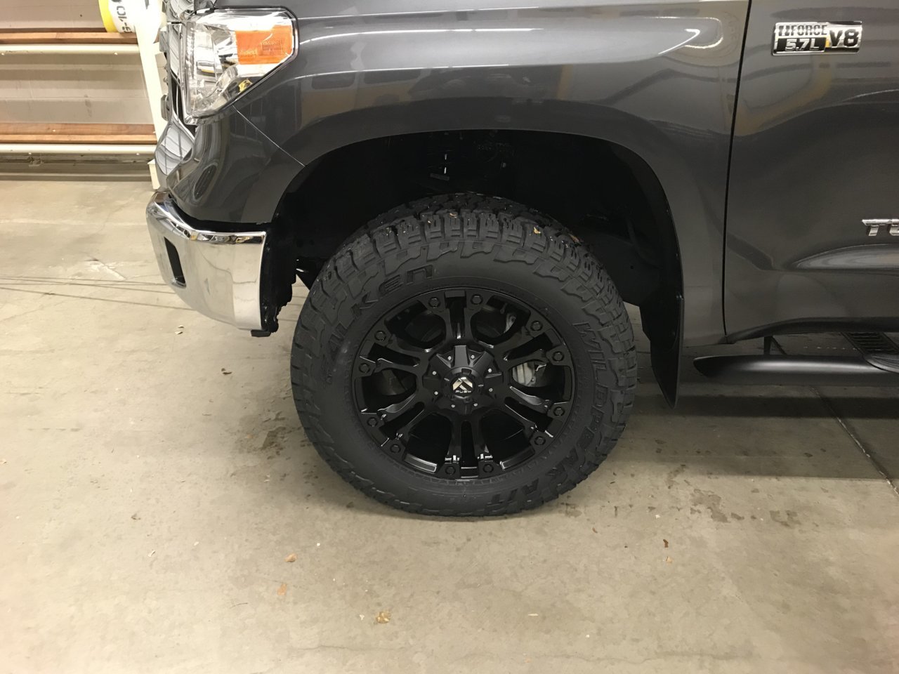 photo 4 Toyota Tundra custom wheels Fuel Vapor D560 20x, ET , tire size 295/60 R20. x ET 