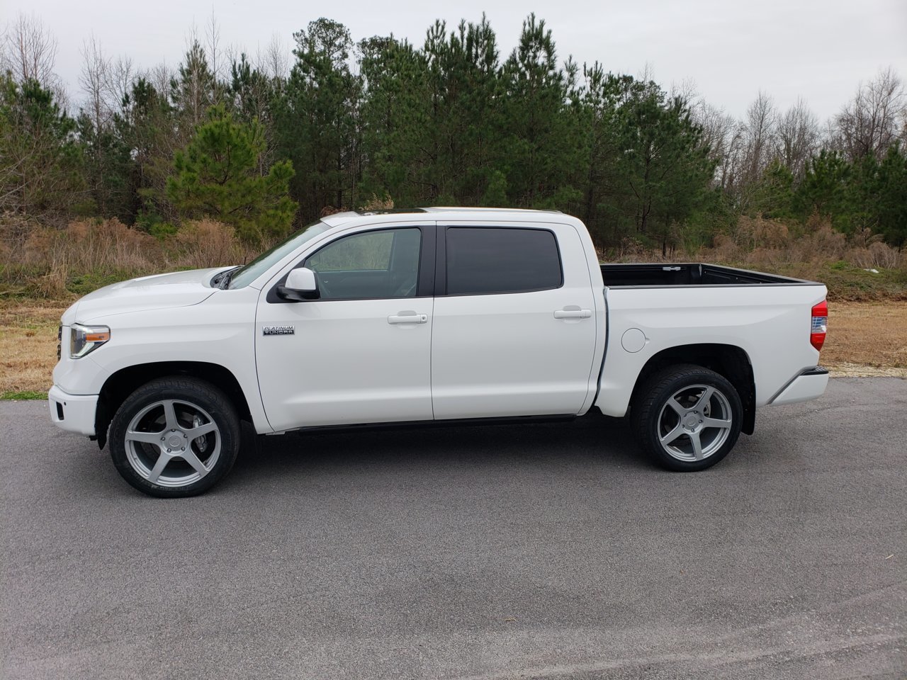 photo 1 Toyota Tundra custom wheels Niche Wheels Scuderia 5 22x9.5, ET +40, tire size 285/45 R22. x ET 