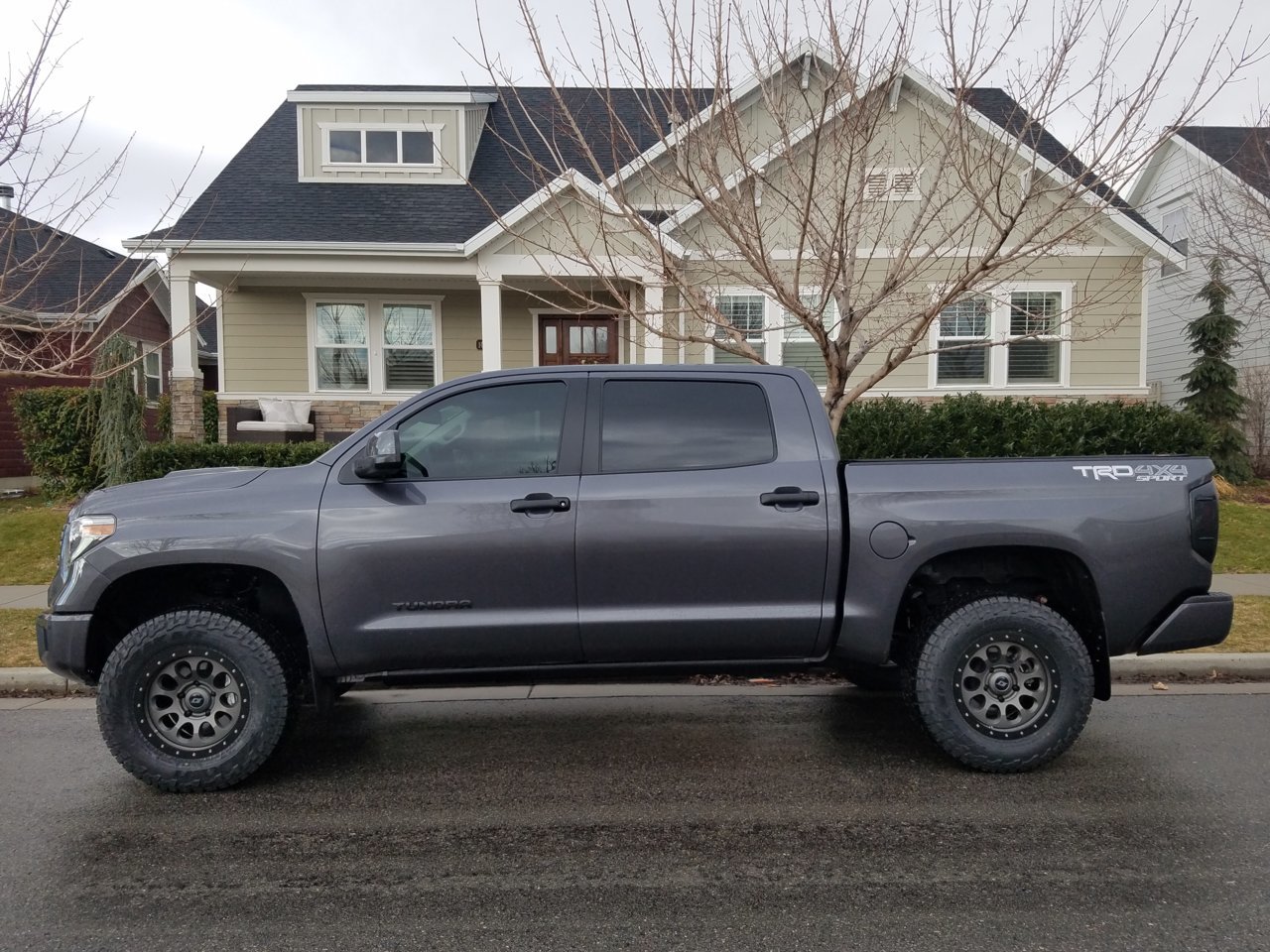 photo 2 Toyota Tundra custom wheels Stealth Custom Series Ray 10 18x9.0, ET +25, tire size 305/65 R18. x ET 