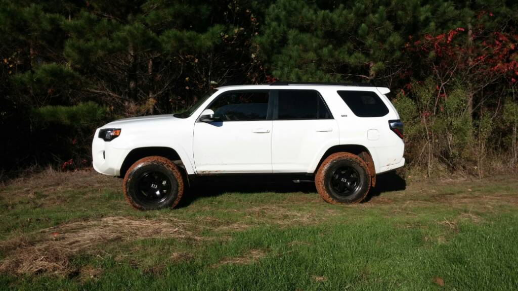 photo 3 Toyota 4Runner custom wheels Level 8  17x8.0, ET 0, tire size 285/70 R17. x ET 