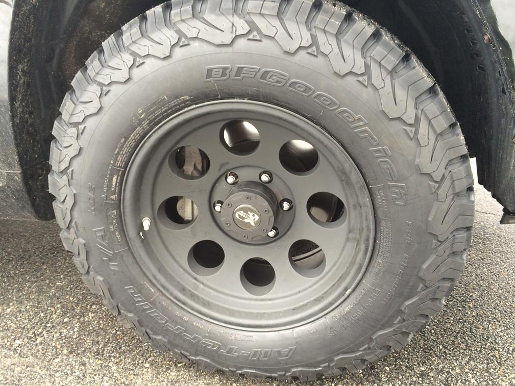 photo 2 Toyota 4Runner custom wheels Procomp Series 7069 17x9.0, ET , tire size 265/70 R17. x ET 