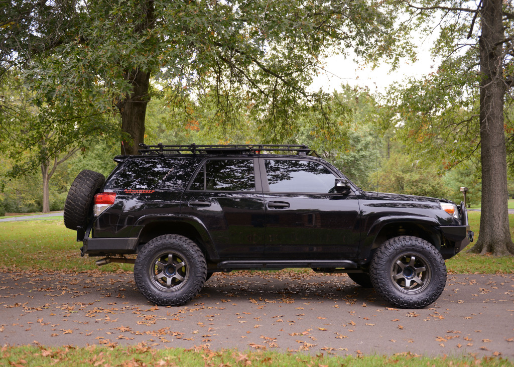 photo 3 Toyota 4Runner custom wheels Konig Six Shooters Gunmetal 17x9.0, ET 0, tire size 295/70 R17. x ET 