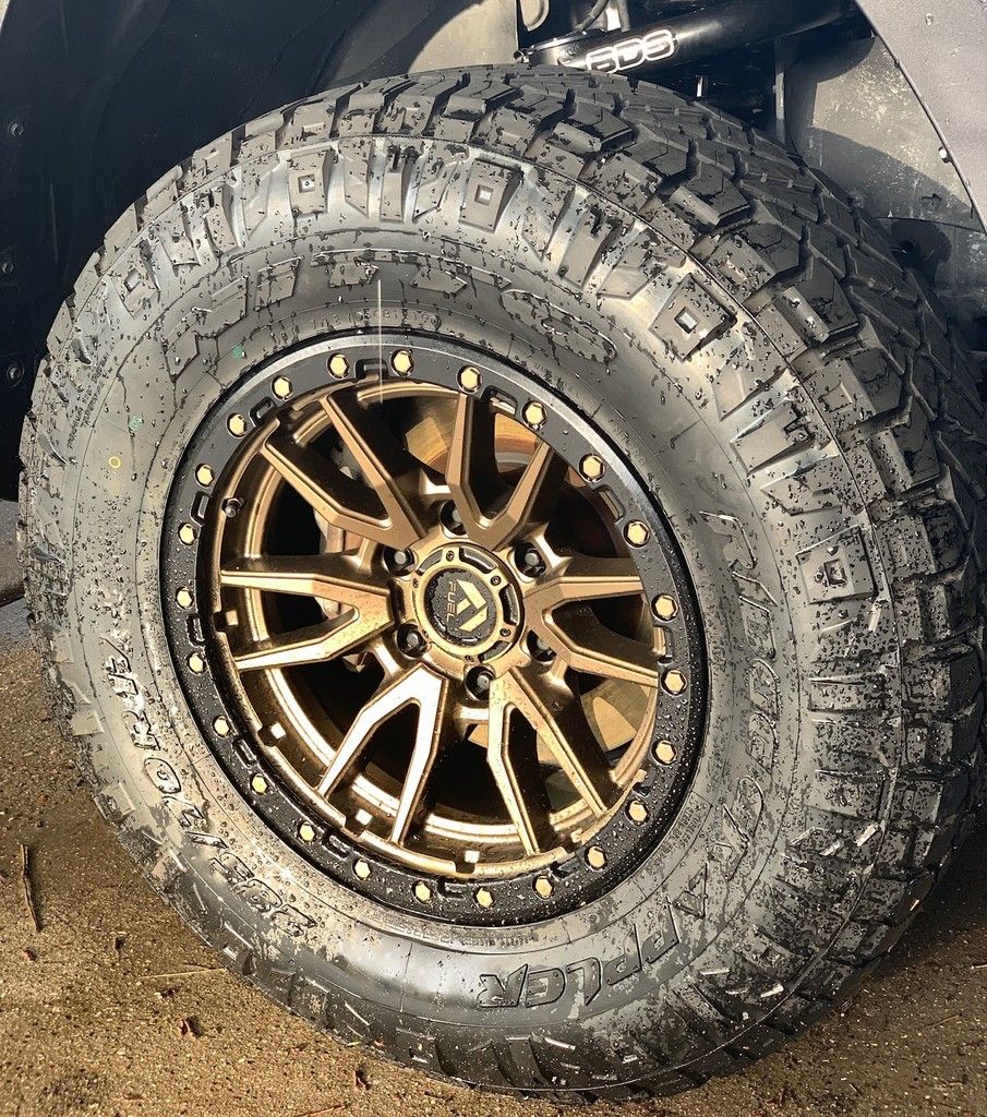 photo 2 Toyota 4Runner custom wheels Fuel  Rebel  17x9.0, ET +1, tire size 285/70 R17. x ET 
