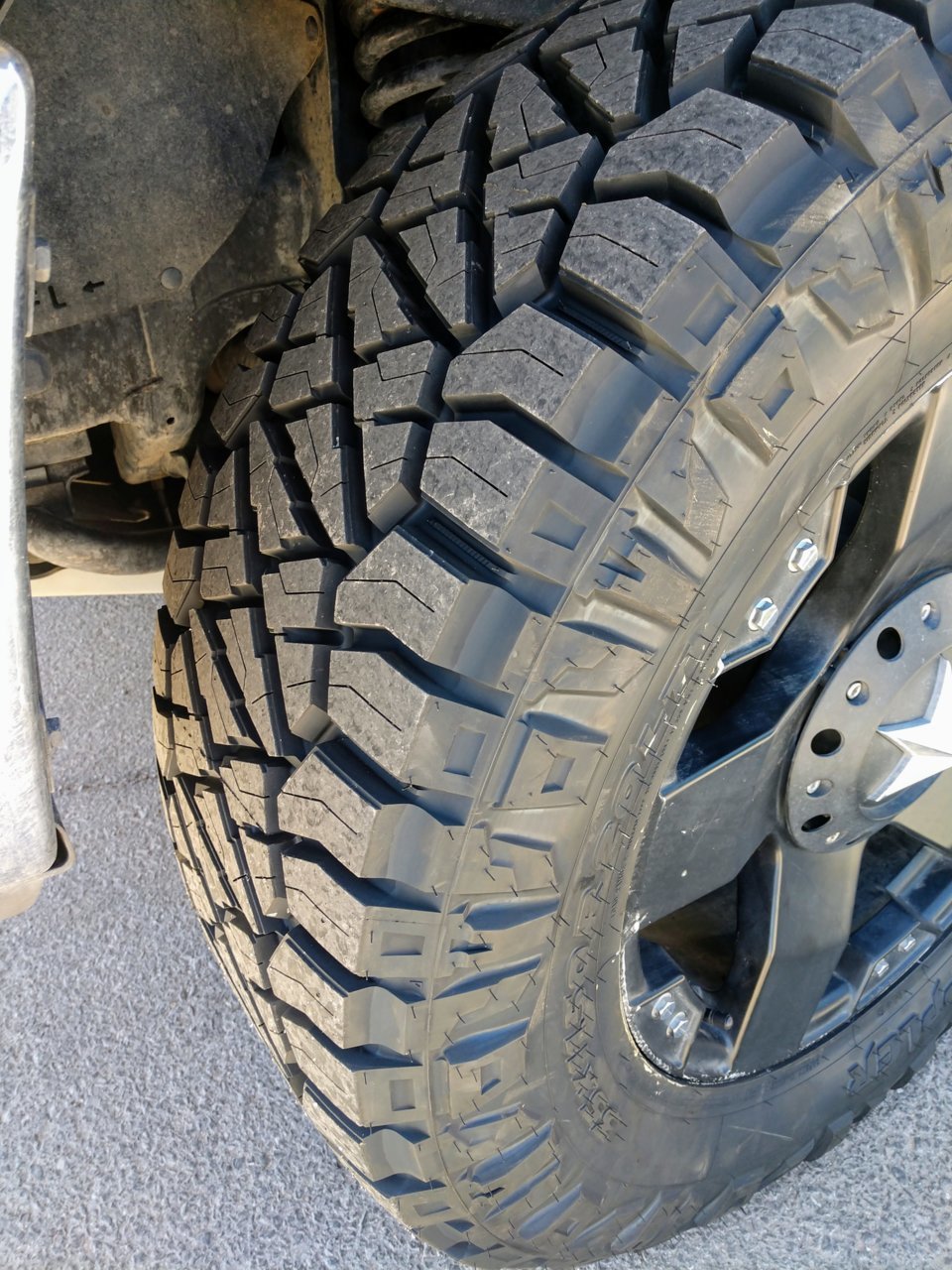 photo 2 Toyota Tundra custom wheels   20x8.5, ET , tire size 35X11.5 R20. x ET 