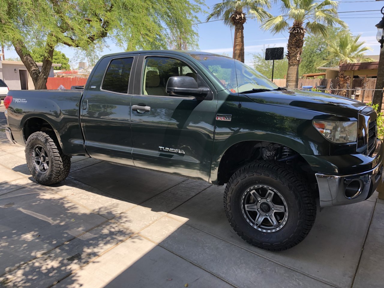 photo 1 Toyota Tundra custom wheels   17x8.5, ET +35, tire size 35X12.5 R17. x ET 