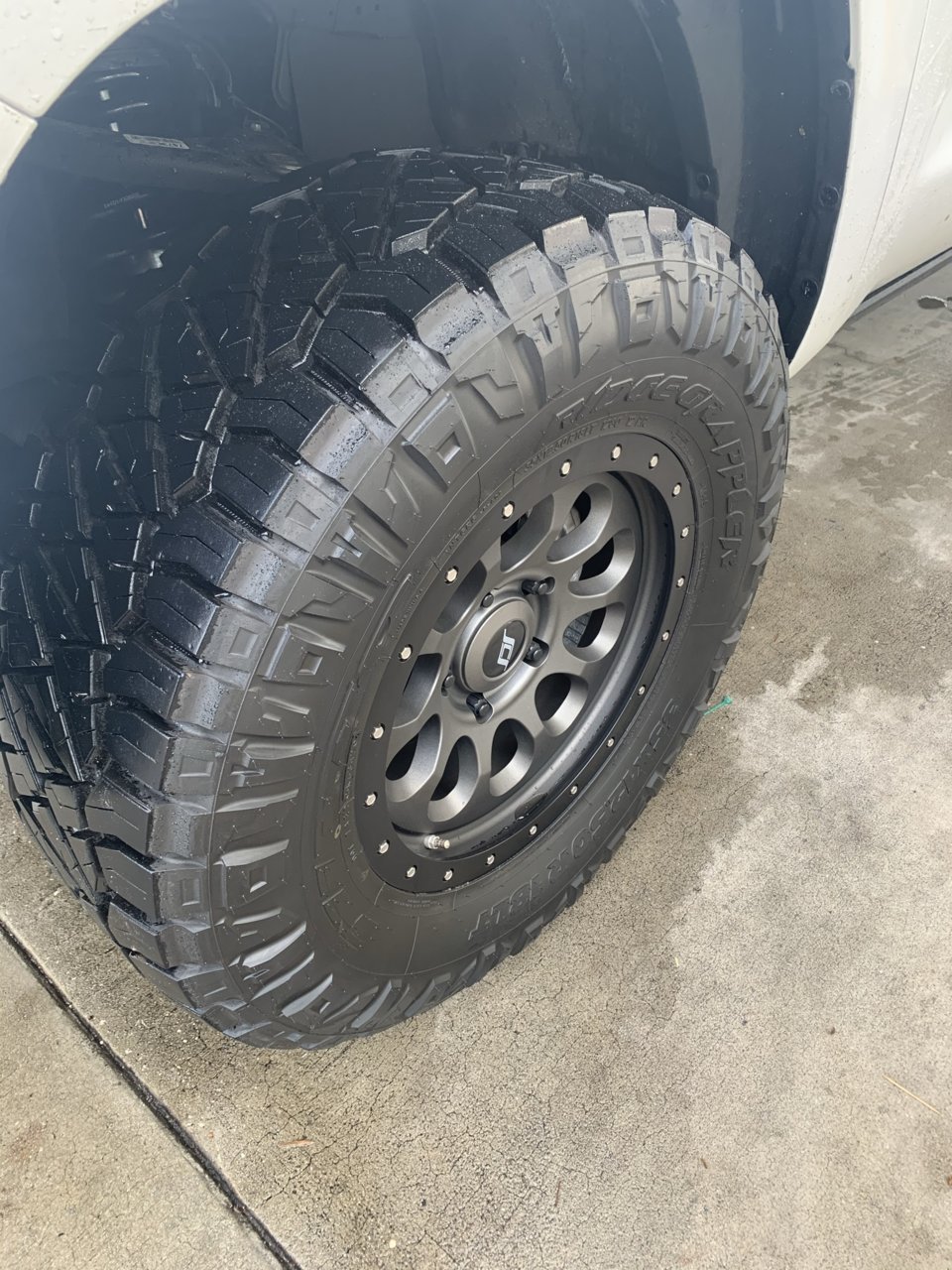 photo 2 Toyota Tundra custom wheels   18x9.0, ET , tire size 35X12.5 R18. x ET 