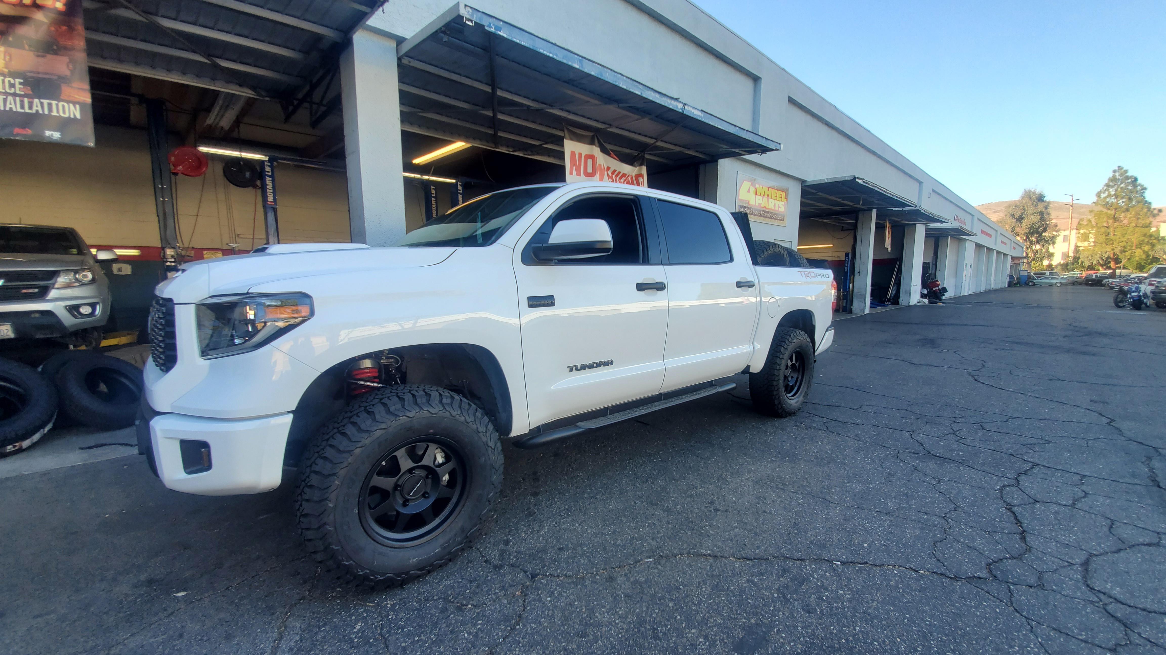 photo 1 Toyota Tundra custom wheels   18x8.0, ET +25, tire size 305/70 R18. x ET 