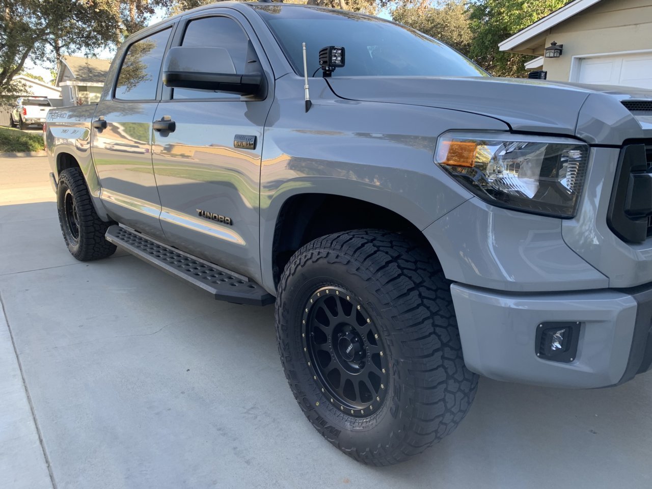 photo 1 Toyota Tundra custom wheels   17x8.5, ET , tire size 35X12.5 R17. x ET 