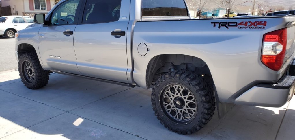 photo 3 Toyota Tundra custom wheels 20x9.0, ET +12, tire size 33X12.5 R20. x ET