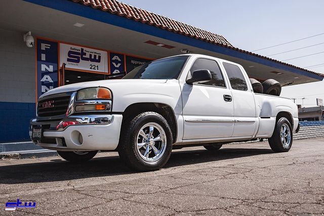 photo 1 GMC Sierra 1500 custom wheels   17x, ET , tire size 245/65 R17. x ET 