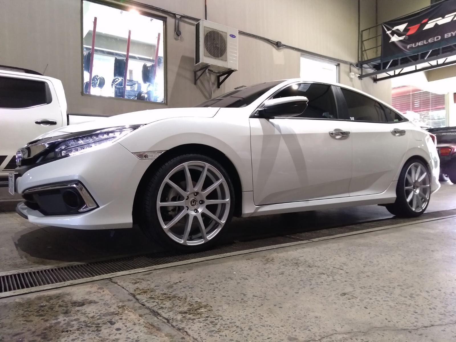 photo 2 Honda Civic custom wheels 19x8.5, ET +40, tire size 235/35 R19. x ET