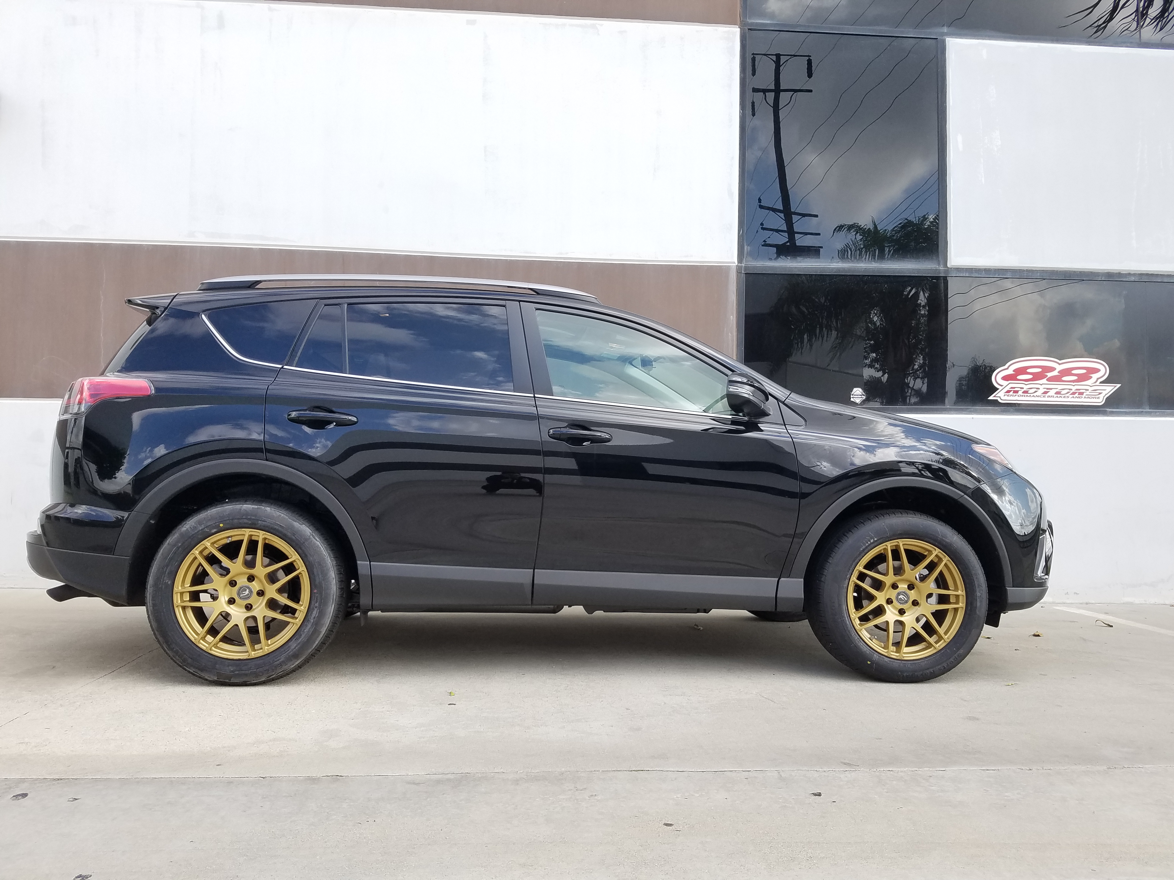 photo 1 Toyota RAV4 custom wheels 18x9.0, ET +45, tire size 255/55 R18. x ET