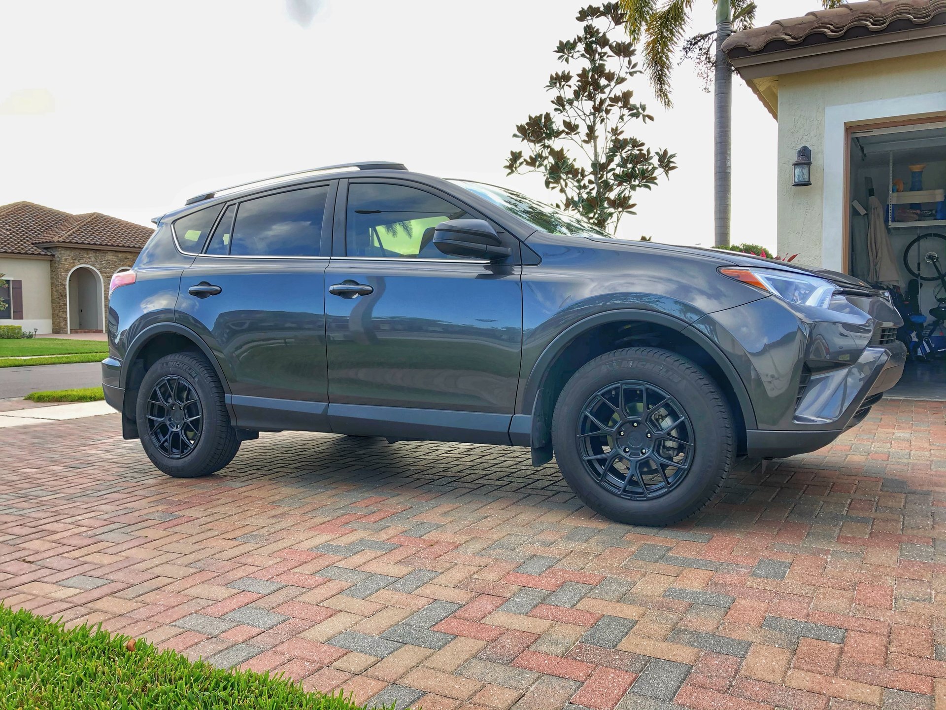 photo 1 Toyota RAV4 custom wheels 17x8.0, ET +38, tire size 225/65 R17. x ET