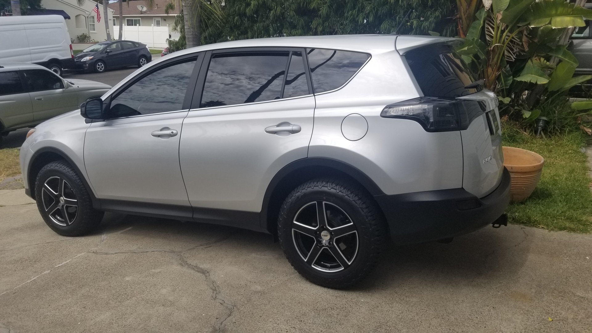 photo 2 Toyota RAV4 custom wheels 17x, ET , tire size 225/65 R17. x ET